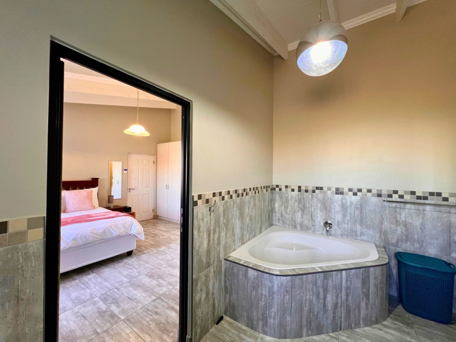 5 Bedroom Property for Sale in Myburgh Park Western Cape